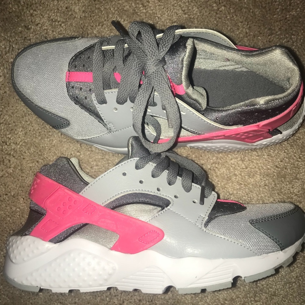 Nike huarache shoes: pink and gray